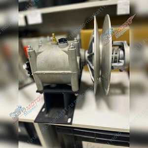 Редуктор на буксировщик с корот.валом в сборе с дисками на станине